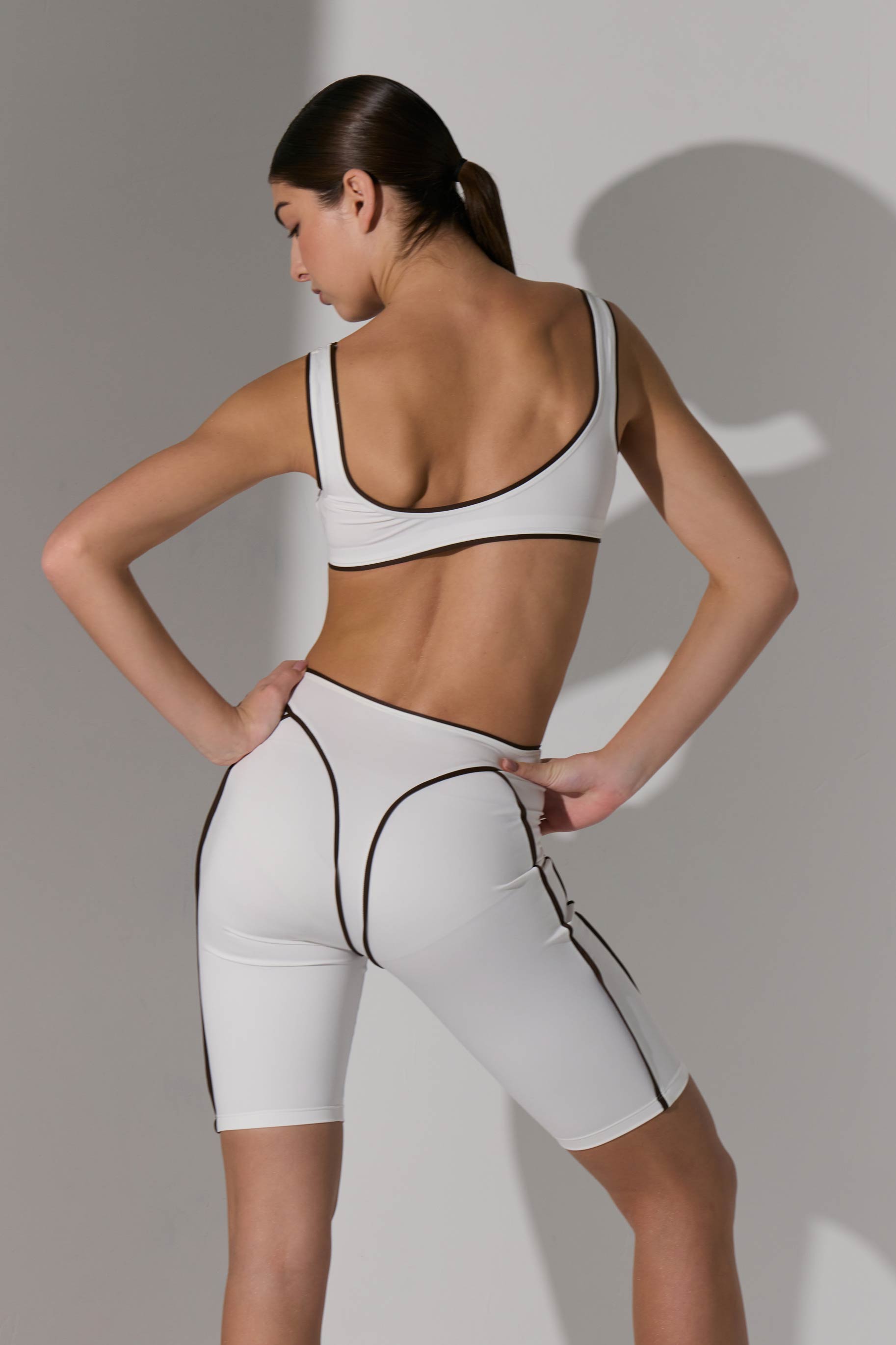 Топ Seductive Curves White